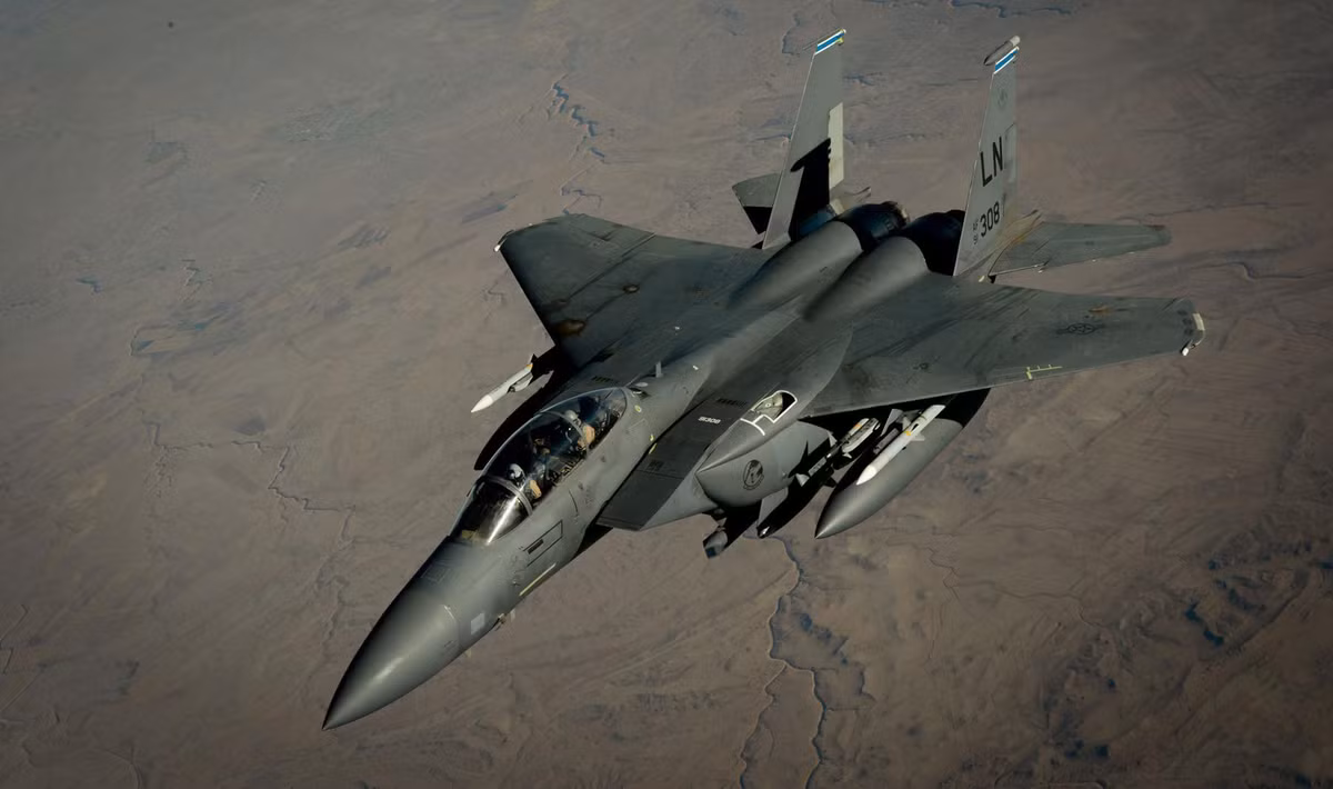 Tải trọng của máy bay chiến đấu F-15E rất đáng gờm khi lên tới 11 tấn trong khi các chiến đấu cơ Su-35 của Nga chỉ có khả năng mang theo 8 tấn.