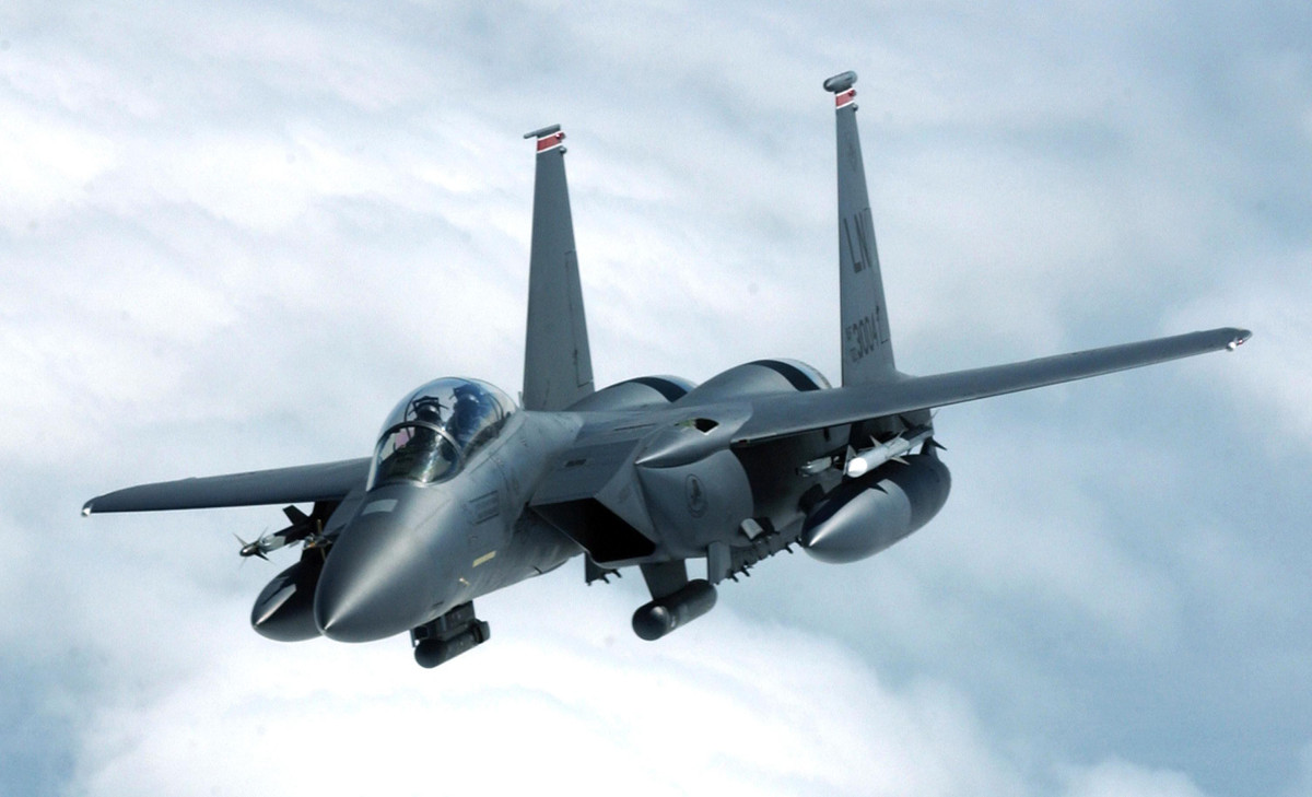 Quân đội Mỹ cho biết cuộc không kích được tiến hành kết hợp với những biện pháp ngoại giao, bao gồm tham vấn với các đồng minh tại khu vực.