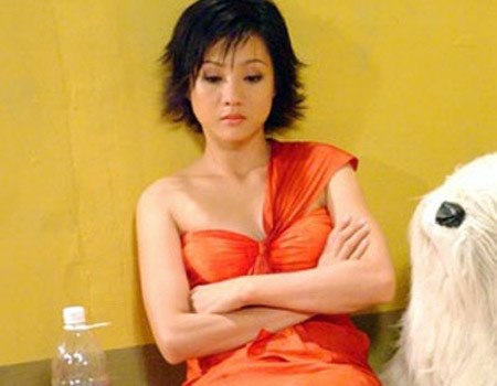 Năm 2002, Mỹ Duyên tham gia phim "Gái nhảy" của Lê Hoàng. Vai diễn cô gái làng chơi chết vì ma túy và HIV/AIDS của chị được đánh giá cao.