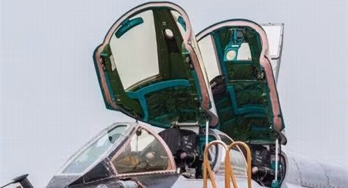 Ăng-ten radar mảng pha trên radar của MiG-31 khác biệt so với các radar cổ điển ở chỗ, nó cho phép dịch chuyển chùm tia bức xạ trong khi ăng-ten được gắn cố định, cũng như tạo ra số lượng những tia bức xạ cần thiết để theo dõi đồng thời nhiều mục tiêu khác nhau.