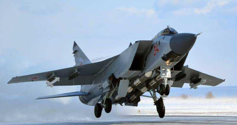 MiG-31 lần đầu tiên được đưa vào sử dụng trong Lực lượng Không quân Liên Xô vào năm 1981. Sau khi Liên Xô tan rã thì không quân Nga và Không quân Kazakh là hai lực lượng chính sử dụng MiG-31.