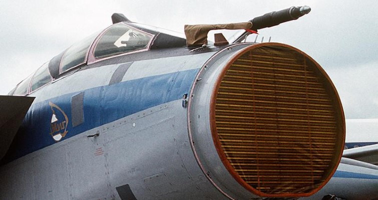 Các nhà phân tích hàng không quân sự thì tin rằng ở khả năng đánh chặn thì không có một loại máy bay chiến đấu nào khác có thể cạnh tranh được với tiêm kích đánh chặn MiG-31 của Nga trong thời gian 10 - 15 năm tới.