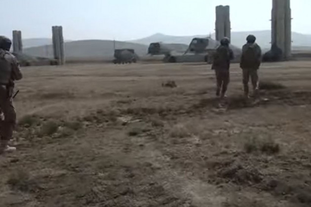 Trong những hình ảnh mới nhất vừa được truyền thông Azerbaijan đăng tải, có thể dễ dàng nhận ra một loạt những tổ hợp tên lửa phòng không có hình dáng khá kỳ lạ.