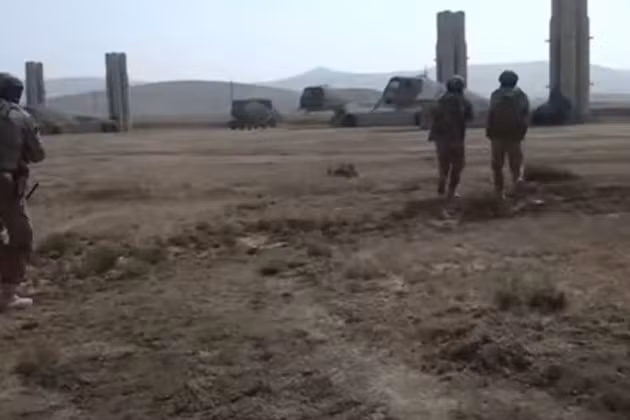 Trong những hình ảnh mới nhất vừa được truyền thông Azerbaijan đăng tải, có thể dễ dàng nhận ra một loạt những tổ hợp tên lửa phòng không có hình dáng khá kỳ lạ.
