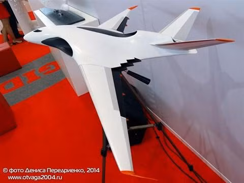 Máy bay vận tải hạng nặng tương lai PAK TA được thiết kế theo yêu cầu của Bộ Quốc phòng Nga nhằm thay thế An-22 Antaeus và An-124 Ruslan, nó phải có khả năng tiếp nhiên liệu trên không và mang theo ít nhất 80 tấn hàng hóa đi xa 5.000 km.