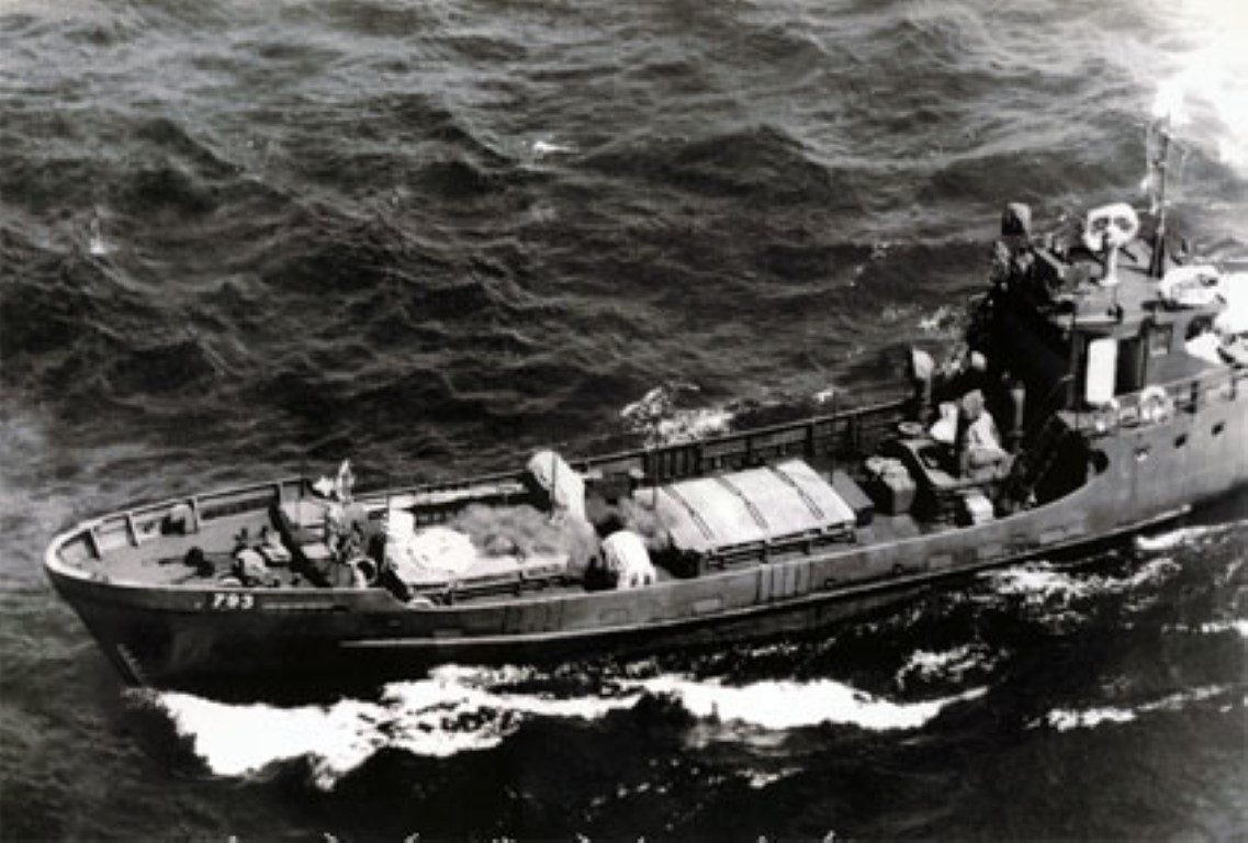 Để cải trang thành một ngư dân miền Nam đích thực, những chiến sĩ của ta phải học từ cách ăn nói hào sảng, lớn tiếng như một người đi biển thực thụ, còn phải phơi nắng liên tục, để có làn da rám nắng.