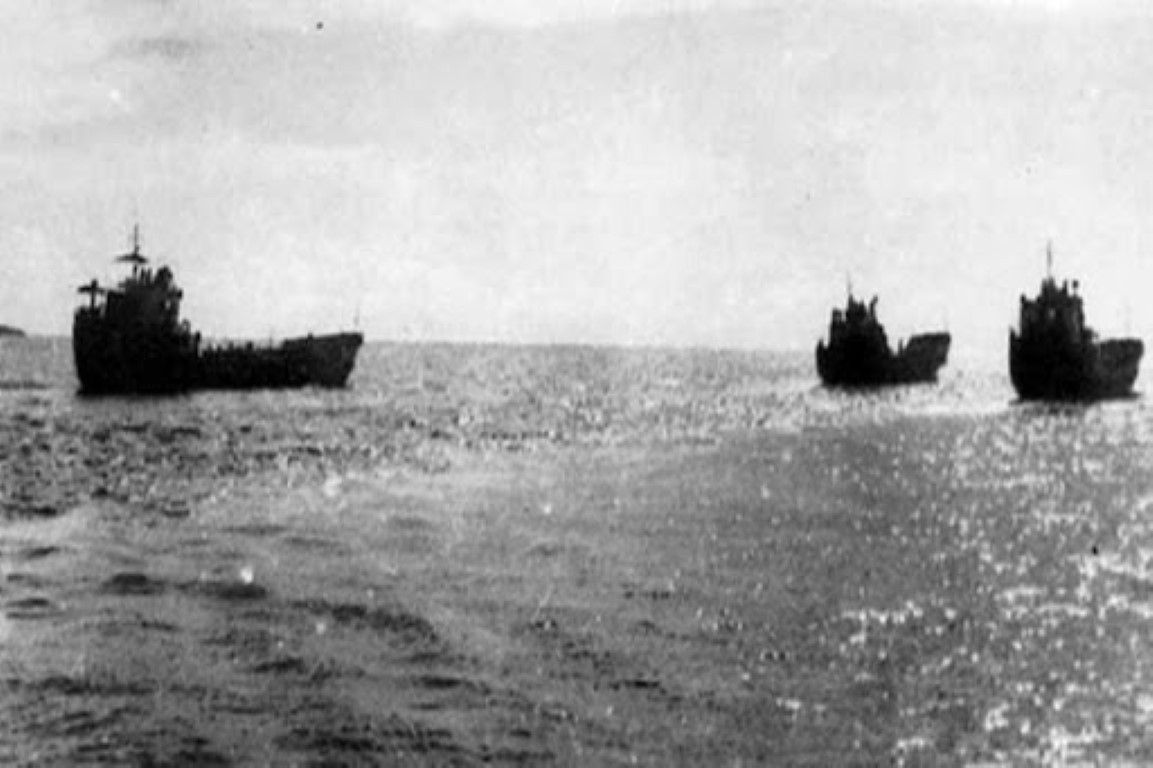 Việc cải trang tàu chở vũ khí thành tàu cá tưởng chừng như đã khó khăn, việc biến thủy thủ trên tàu thành ngư dân đích thực, còn khó khăn hơn gấp bội phần.