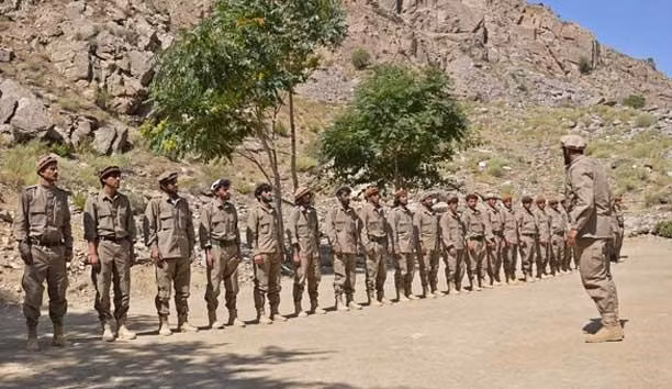 Được biết những binh sĩ đặc nhiệm Afghanistan này được chính phương Tây đào tạo từng làm Taliban khiếp sợ trong các cuộc đột kích.