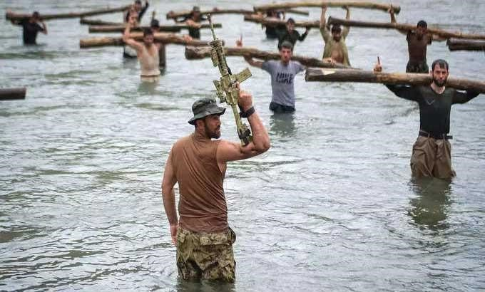 Giải thích cho việc Taliban càng đánh càng thua, thứ nhất là do địa thế hiểm trở của thung lũng Panjshir, nơi này "tốt" cho phòng thủ và "tử" cho tấn công.