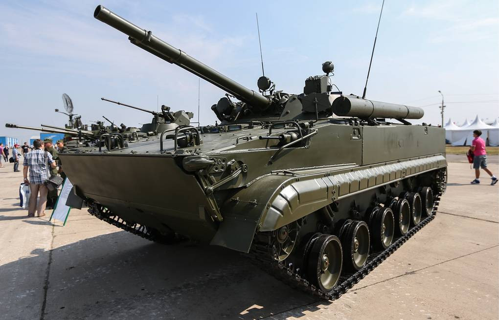 Ngoài ra, Quân đội Nga vẫn sẽ tiếp tục nhập biên 120 xe chiến đấu bộ binh BMP-3 vào biên chế.