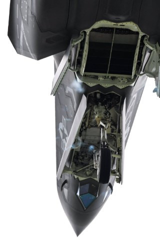 Để đảm bảo thiết kế tàng hình của mình, càng đáp và cửa phụt gió, sẽ chỉ mở nắp đậy khi cần, sau đó sẽ được đóng lại khi máy bay đã có đường bay trên không ổn định.