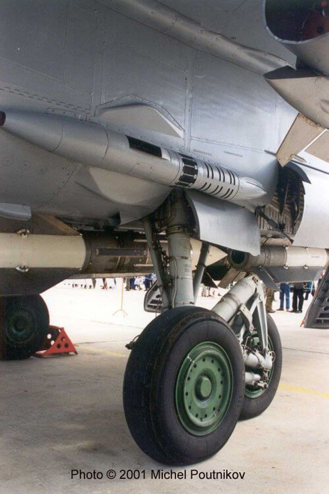 Nga cũng là quốc gia duy nhất trên thế giới sản xuất tiêm kích đánh chặn. Bản thân Mỹ và NATO lại không sử dụng loại tiêm kích đánh chặn này trong bất cứ học thuyết không quân nào. Nguồn ảnh: Sina.