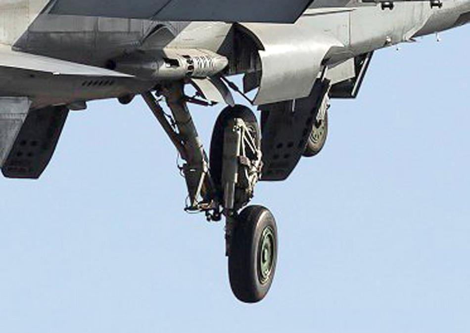 Hệ thống càng đáp của máy bay đánh chặn MiG-31 có thiết kế khá phức tạp, các cơ cấu chuyển động đều là thủy lực kích thước ống rất lớn.