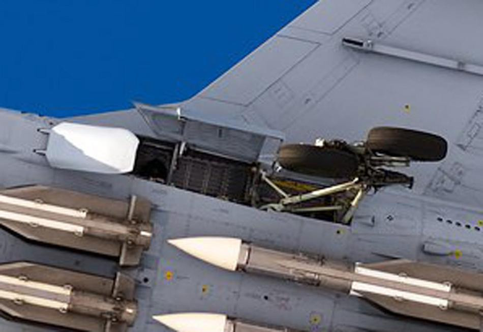 Được thiết kế để trở thành một máy bay đánh chặn trên không, tiêm kích MiG-31 của Nga có trọng lượng rỗng lên tới 21,8 tấn - nặng hơn nhiều các loại máy bay chiến đấu khác ra đời cùng thời điểm.