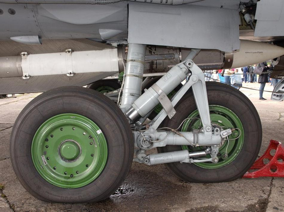 Với trọng lượng cất cánh tối đa lên tới 46 tấn, đây hiện được coi là chiếc máy bay chiến đấu "nặng nề" bậc nhất thế giới.