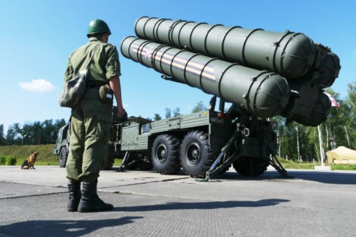 Mối quan tâm đặc biệt hiện nay của các chuyên gia quân sự là cuộc đối đầu có thể xảy ra giữa các hệ thống tên lửa phòng không Nga và máy bay không người lái Thổ Nhĩ Kỳ đang phục vụ trong biên chế Quân đội Ukraine tại chiến trường Donbass.