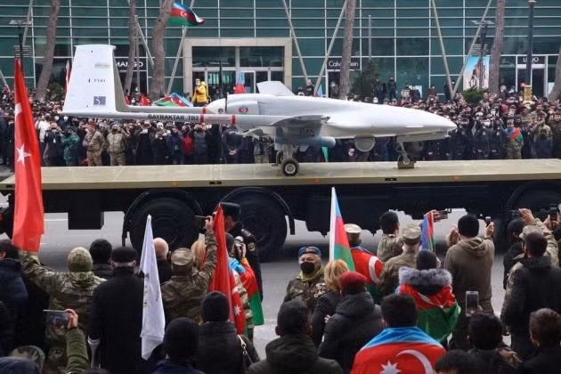 Ngoài ra phải nhắc đến thực tế là số lượng UAV loại này trong biên chế Quân đội Azerbaijan chỉ có vỏn vẹn 12 chiếc, phi đội hầu như còn nguyên vẹn sau trận chiến, thể hiện qua cuộc diễu binh mừng chiến thắng, cho thấy rõ ràng Armenia đã phóng đại chiến tích.