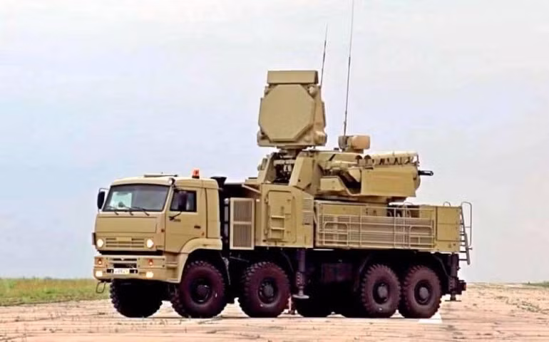 Điều này rõ ràng quá phức tạp và cồng kềnh, không tương xứng khi phải đối đầu một phương tiện tác chiến tương đối đơn giản của đối phương, dễ bị phản kích bởi pháo binh hay các hệ thống tên lửa chiến trường.