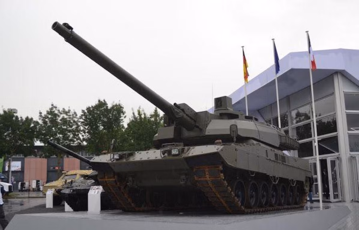 Chuyên trang thông tin quân sự BMDP của Nga bình luận, xe tăng tương lai của châu Âu nhiều khả năng tích hợp một tháp pháo không người ngồi trong điều khiển và mang pháo chính cỡ nòng 140 mm.