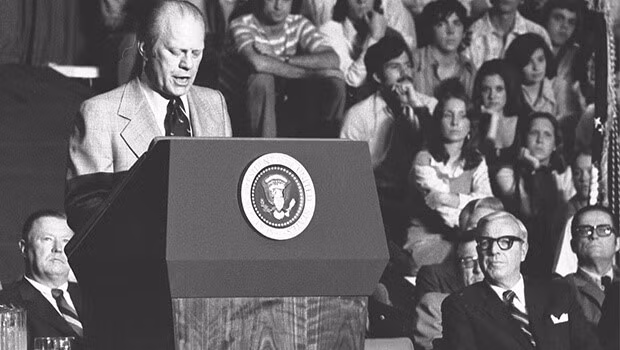 Tổng thống tiếp theo Gerald Rudolph Ford vẫn tiếp tục theo đuổi chiến lược “Việt Nam hóa chiến tranh”, yêu cầu Quốc hội thông qua khoản viện trợ quân sự cho chính quyền ngụy để thực hiện lấn chiếm, “bình định” chống phá Hiệp định Paris và dùng lực lượng tấn công lớn trên chiến trường miền Nam.