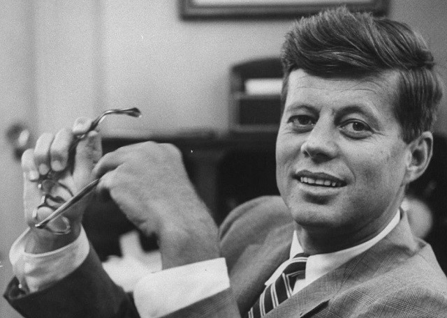Đến Tổng thống John Fitzgerald Kennedy, với chiến lược “Chiến tranh đặc biệt” (1961-1965), xây dựng quân đội ngụy Sài Gòn trang bị vũ khí tối tân, cùng với cố vấn Mỹ tiến hành “Bình định”, lập “ấp chiến lược” nhằm cô lập các lực lượng vũ trang và chính trị của cách mạng miền Nam, tham vọng bình định Việt Nam trong 18 tháng.