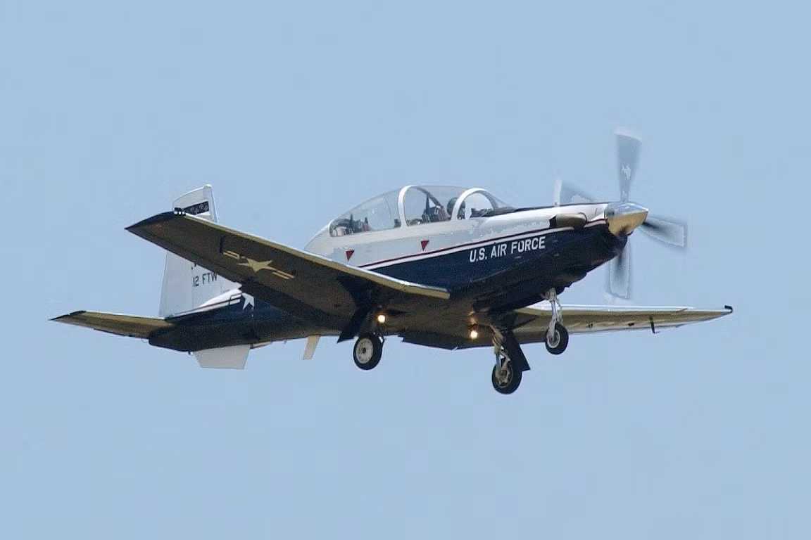 Phía Mỹ cho biết, các phi công như Đặng Đức Toại đã hoàn thành khóa huấn luyện với ít nhất 167 giờ bay trên loại máy bay một động cơ này.