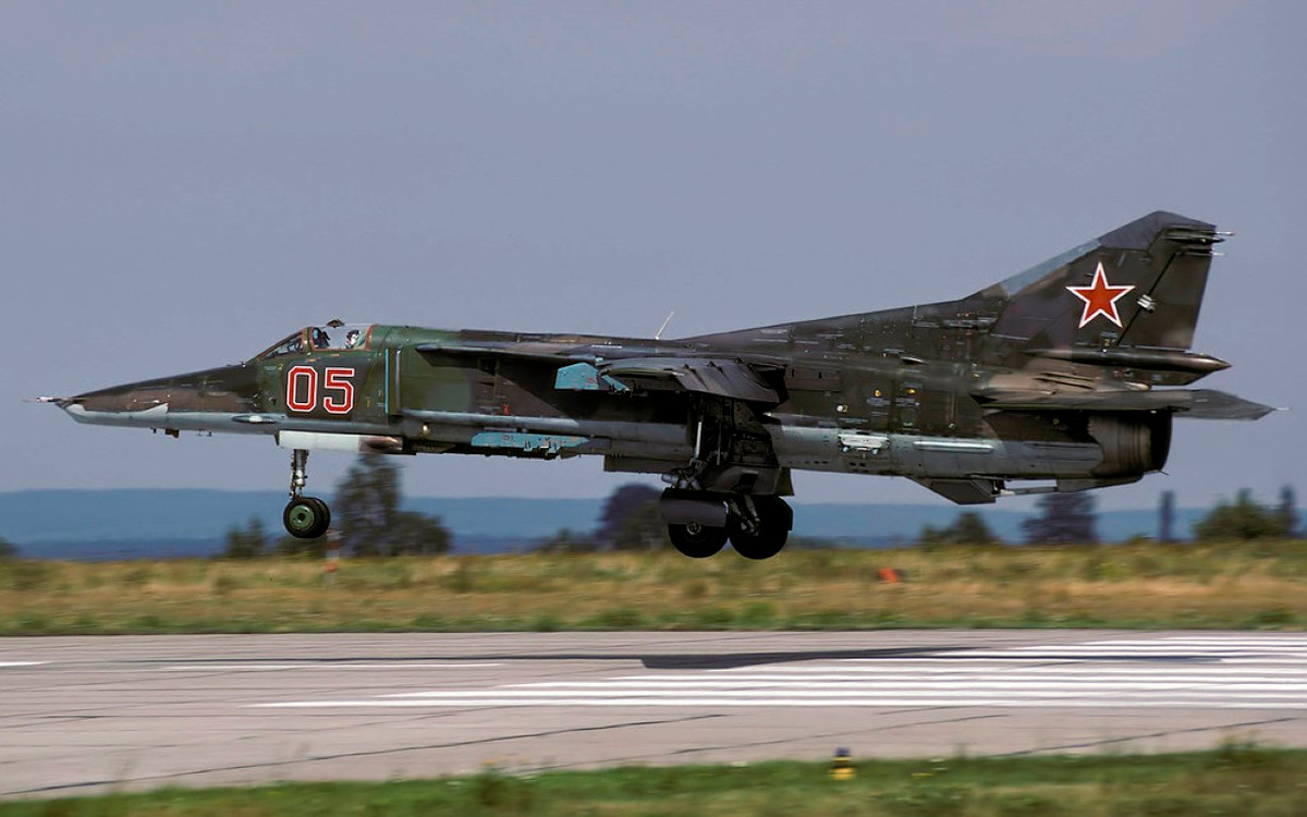 Dù là một thiết kế thành công, bản thân MiG-27 lại không nối tiếp được sự phổ biến như máy bay MiG-23, nó chỉ được sử dụng số lượng lớn trong lực lượng Không quân Liên Xô và Nga, không thể phổ biến ra nước ngoài.