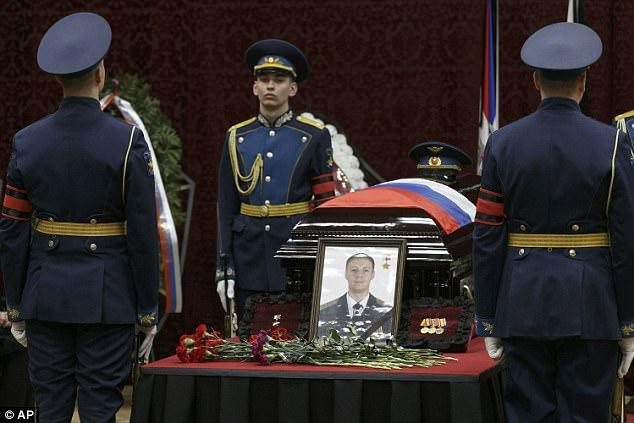 Sau khi bị thương và bị phiến quân bao vây, trước nguy cơ bị bắt sống, phi công Filipov đã tự sát bằng lựu đạn và hét lớn: “Vì những người anh em của tôi!”.