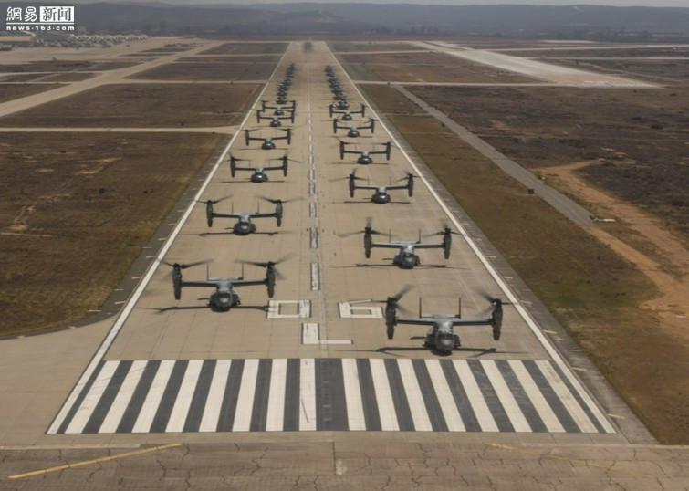 Các máy bay lai trực thăng V-22 Osprey, cùng trực thăng CH-53 của Thủy quân Lục chiến Mỹ, vừa có màn trình diễn cực kỳ hoành tráng tại California.