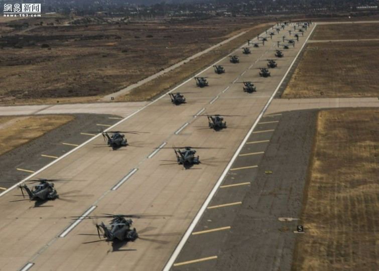 Trong quá khứ, Voi Đi Bộ không chỉ đơn thuần là một màn trình diễn, nó còn là một chiến thuật rất hiệu quả, để tung một số lượng lớn chiến đấu cơ cất cánh với thời gian ngắn nhất.