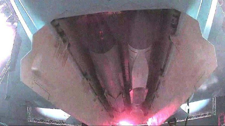 Khi mở ra, khoang vũ khí có đủ diện tích để chứa được nhiều loại tên lửa hạng nặng nguy hiểm nhất của Nga hiện tại.