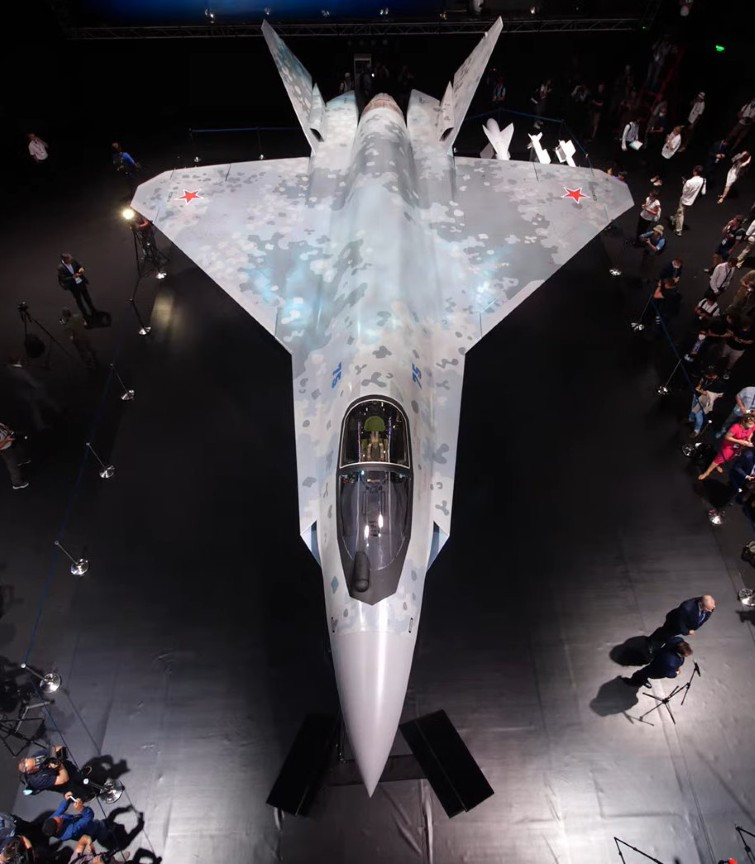 Được thiết kế như một chiến đấu cơ tàng hình thế hệ 5, mang trong mình nhiều công nghệ của phi cơ thế hệ 6, tiêm kích Su-75 vẫn sẽ được trang bị khoang vũ khí có nắp đậy, để tránh bị phản xạ radar.