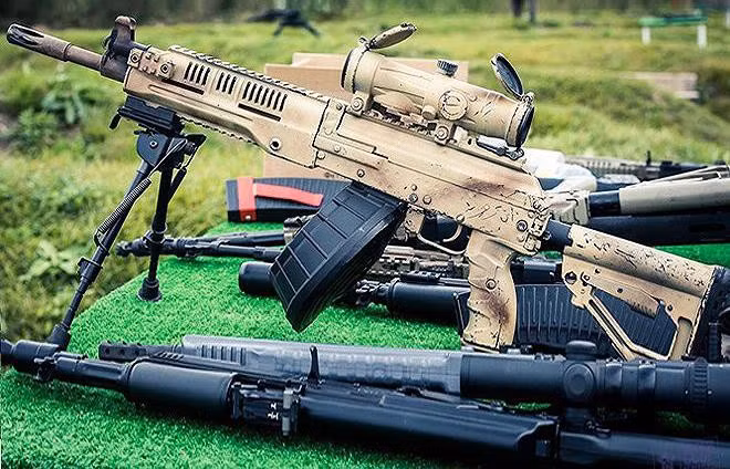 RPK-16 có trọng lượng rỗng 4kg, khi mang hộp tiếp đạn trống 95 viên trọng lượng súng sẽ tăng lên 8kg.