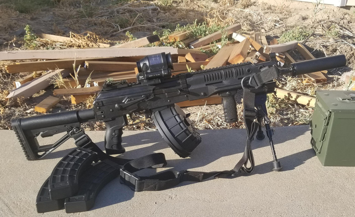 Trong các đơn vị bộ binh luôn có những binh sĩ được trang bị trung liên, trước đây là súng trung liên RPD, sau đó là RP và RPK-74. Súng trung liên sẽ giúp duy trì hỏa lực tốt hơn các súng trường tấn công do nó được thiết kế để có thể bắn liên tục trong thời gian dài.