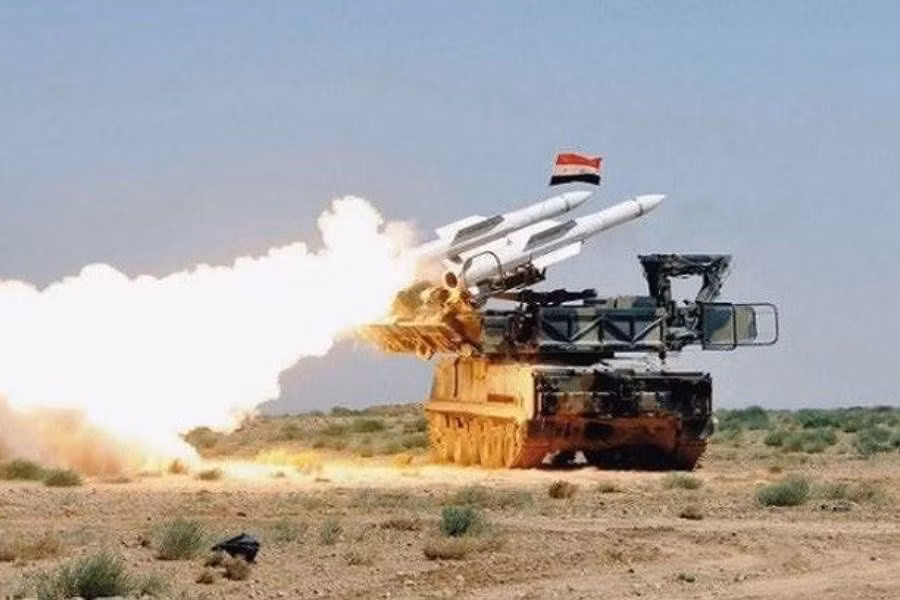 "Trong lúc đối phó cuộc tập kích của không quân Israel nhằm vào khu vực ngoại ô Damascus, các đơn vị hỏa lực của phòng không Syria trang bị những tổ hợp pháo - tên lửa phòng không Pantsir-S1và tên lửa phòng không Buk-M2 tầm trung đã kịp thời khai hỏa đánh chặn. Toàn bộ các tên lửa hành trình được Israel phóng đi đã bị bắn hạ thành công chỉ trong 10 phút", nguồn tin quân sự nhấn mạnh.