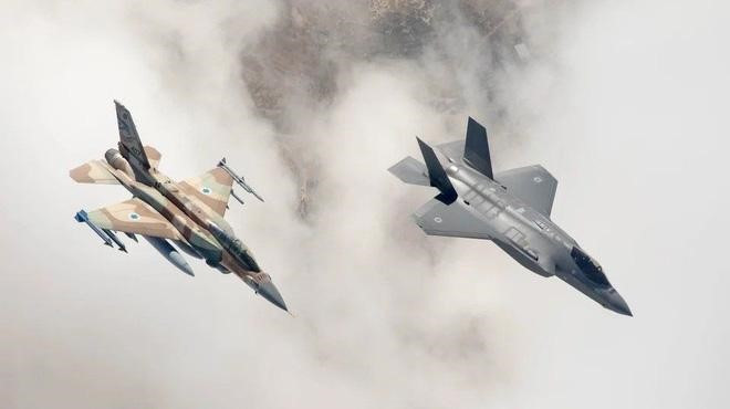 Một trong những công nghệ then chốt trên F-35I là hệ thống chỉ huy, kiểm soát, liên lạc, máy tính và tình báo (C4I) do Israel tự phát triển, có khả năng lấy dữ liệu từ các cảm biến trên máy bay, nhưng không tương tác với hệ thống máy tính của F-35I.