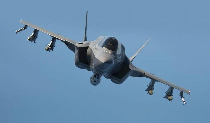 Hệ thống C4I sẽ chuyển thông tin cho các khí tài khác, đặc biệt là tiêm kích F-15I và F-16I, thông qua đường truyền dữ liệu (datalink) để giúp phát hiện, nhận dạng và tấn công mục tiêu của đối phương.