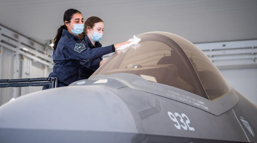 Israel cũng là quốc gia đầu tiên cho F-35 thực chiến, những chiếc F-35I (phiên bản F-35A dành cho Israel) đã thực chiến lần đầu tiên tại Syria vào năm 2018 và mới nhất là cuộc không kích vào dải Gaza tháng 5-2021 vừa qua.