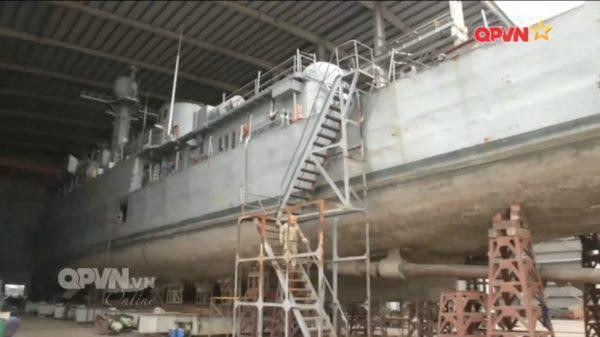 Có lẽ Hải quân Hàn Quốc chỉ muốn phân lớp này tập trung vào nhiệm vụ chống ngầm, họ lắp đặt cho con tàu 2 cụm 3 ống phóng ngư lôi săn ngầm hạng nhẹ Mk 32 cỡ 324 mm.