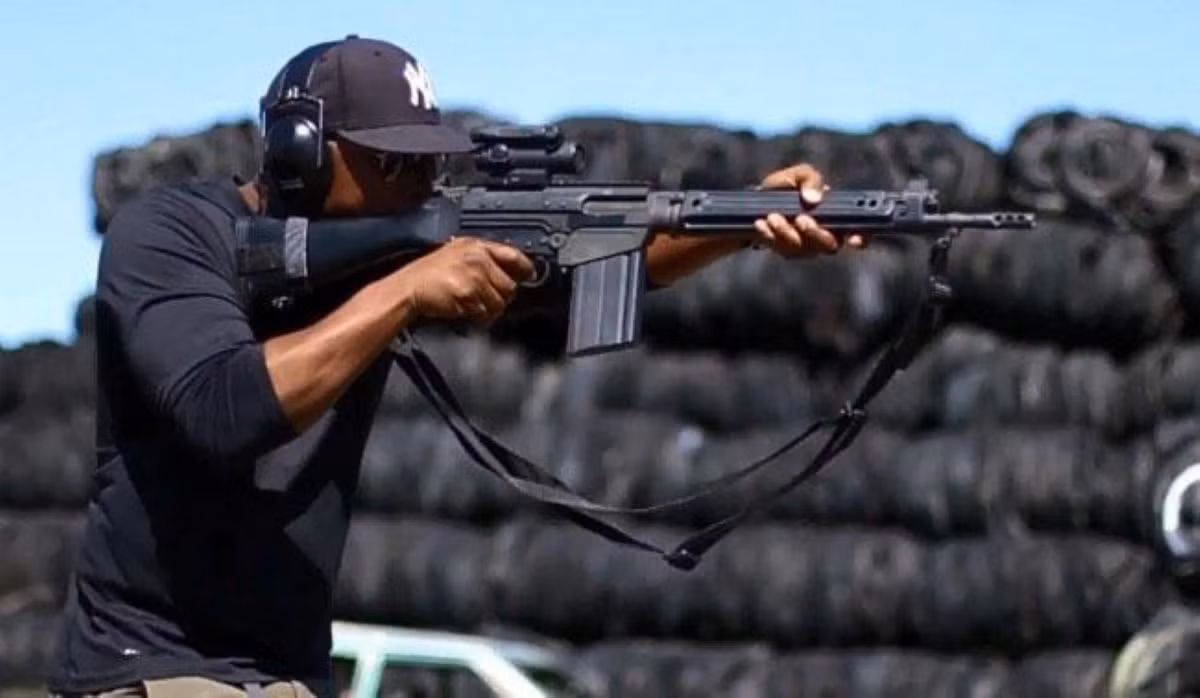 Súng FAL tỏ rõ được tính năng của mình trong thời điểm quân Anh chống lại quân nổi dậy ở Malaysia vào cuối những năm 50 của thế kỷ trước, cũng như các cuộc chiến tranh thời mới tái lập quốc của Israel.