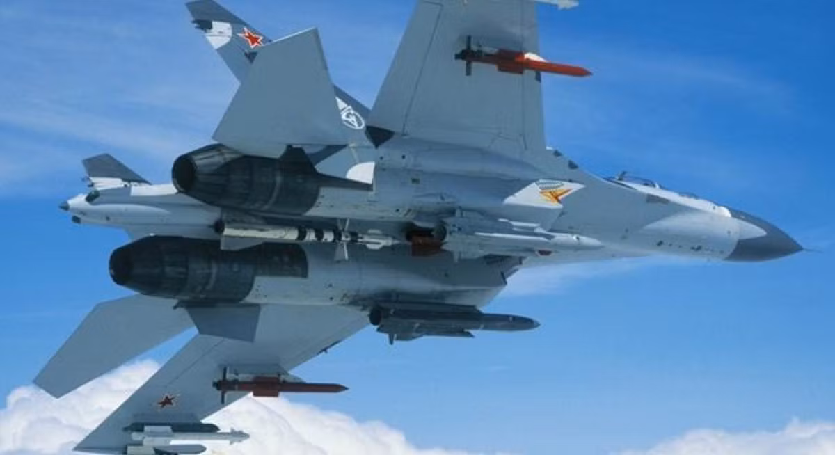 Kh-31AD được phát triển từ phiên bản tên lửa không đối đất Kh-31A, phiên bản mới này có khả năng tác chiến rất mạnh trong mọi điều kiện thời tiết, cả ngày lẫn đêm, trong điều kiện nhiễu điện từ rất mạnh và hỏa lực đánh chặn của kẻ địch.