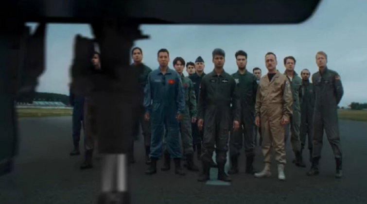 Hình ảnh quân phục bay của Không quân Việt Nam xuất hiện bên cạnh quân phục của Ấn Độ và UAE, trong đoạn video quảng cáo về tiêm kích mới của Nga. Nguồn ảnh: Avia.