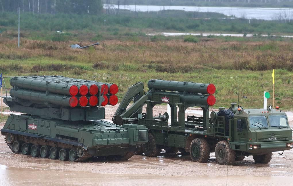 Ban đầu có nhận định cho rằng lệnh trừng phạt của Mỹ theo Đạo luật CAATSA đóng một vai trò khá lớn trong việc này, khiến nhiều quốc gia khác sợ hãi không dám mua vũ khí của Nga vì lo ngại bị Mỹ cấm vận.