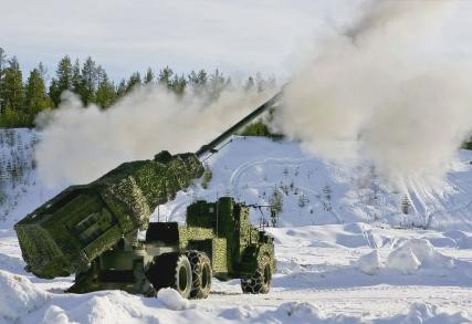 Xe cũng có khả năng phòng vệ xạ - sinh - hóa (NBC), cabin chứa được 4 người, tốc độ tối đa 70 km/h trên đường nhựa, tầm hoạt động 500 km, đi được trên lớp tuyết dày 100 cm, vượt chướng ngại vật cao 0,5 m, vượt hào rộng 0,9 m và lội nước sâu 1,2 m.