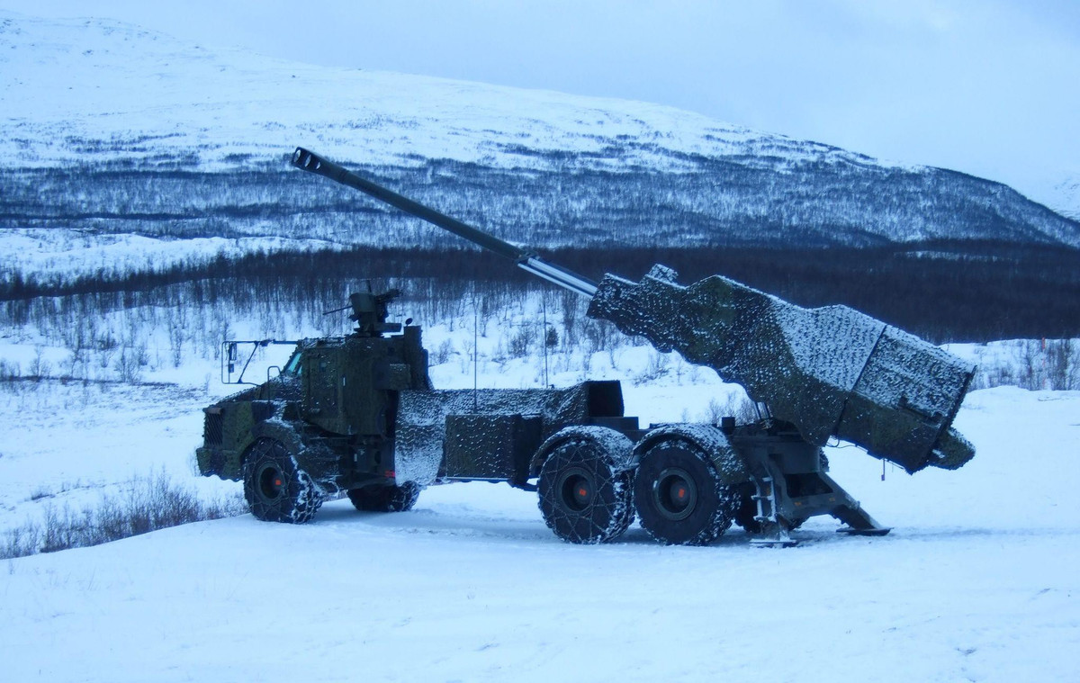 Pháo tự hành FH 77BW hay còn gọi là Archer là hệ thống pháo thế hệ mới của Thụy Điển được phát triển với sự hợp tác của Na Uy, pháo có khối lượng nhẹ, khả năng cơ động cao, sức công phá mạnh và chính xác.