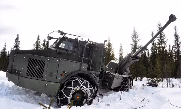 Khi di chuyển trên những đoạn đường xấu như tuyết hay bùn lầy, pháo Archer sẽ cần đến các thiết bị hỗ trợ vì nó vốn không được thiết kế để thực hiện việc di chuyển vượt địa hình. Thời gian triển khai từ trạng thái hành quân sang trạng thái sẵn sàng chiến đấu của Archer chỉ tốn khoảng 30 giây.