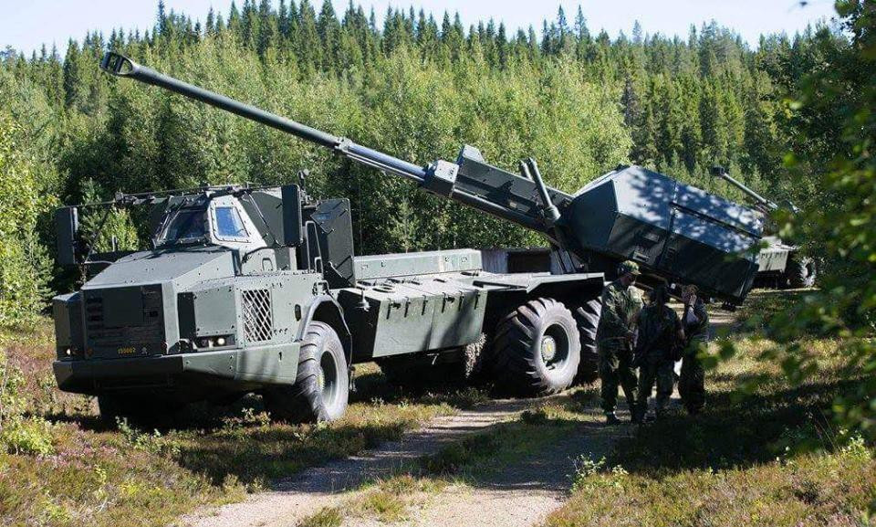 Với trọng lượng khoảng 30 tấn, Archer dễ dàng vận chuyển được bằng tàu hỏa cũng như máy bay vận tải Airbus A400M. Phía sau đuôi xe có một thanh ổn định thủy lực lớn đặt xuống đất để chiếc xe vào vị trí bắn đã được chọn