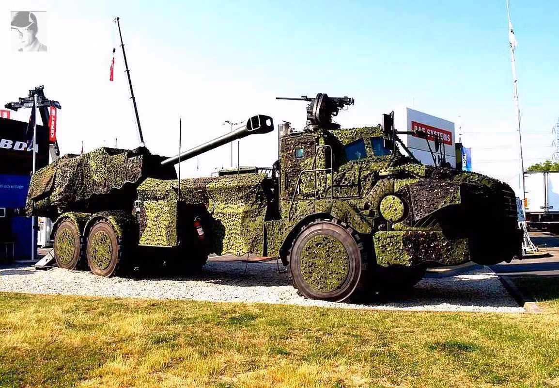 Đạn pháo có dẫn đường bằng GPS M982 Excalibur với độ chính xác cực cao cũng có thể sử dụng trên khẩu pháo tự hành này.