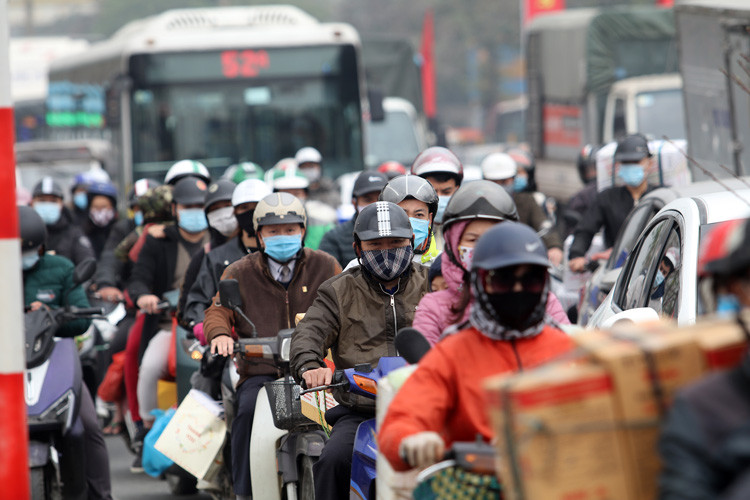 Nghi nhận của PV Báo Tin tức, lượng người tăng cao khiến đường Giải Phóng, cửa ngõ phía Nam (Hà Nội) ùn ứ.