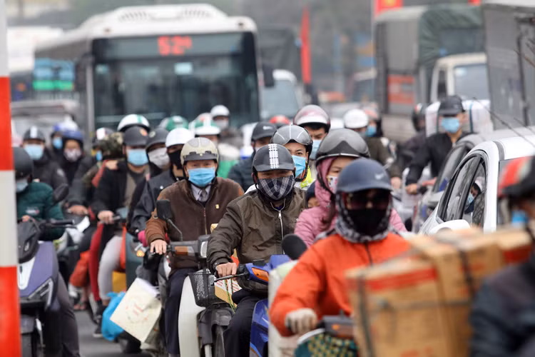 Nghi nhận của PV Báo Tin tức, lượng người tăng cao khiến đường Giải Phóng, cửa ngõ phía Nam (Hà Nội) ùn ứ.